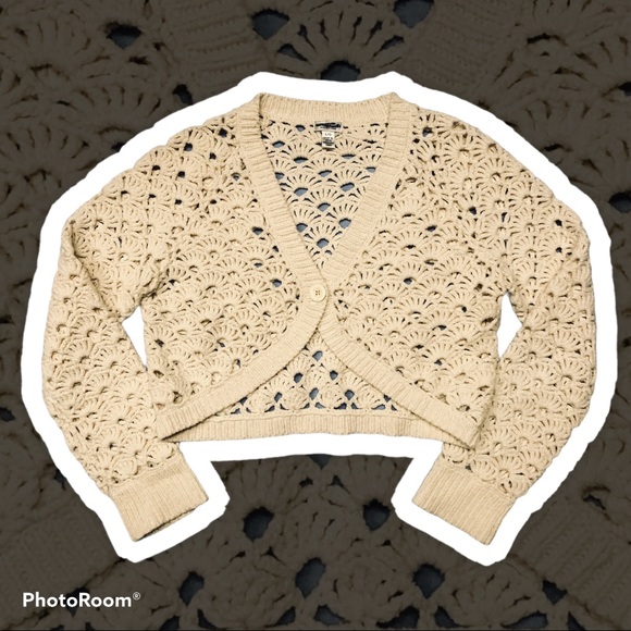 VINTAGE Wool Crochet Boho Cream Cropped Sweater - Picture 1 of 4